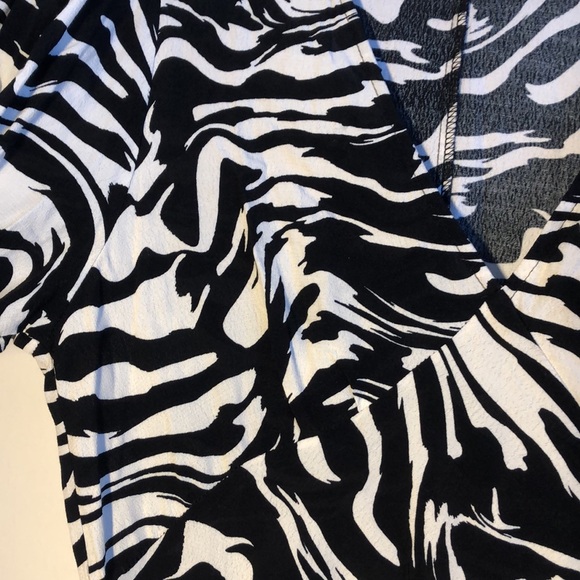 H&M Womens Size M Maxi Dress Side Slit Cinched Black White Animal Print - Picture 4 of 9